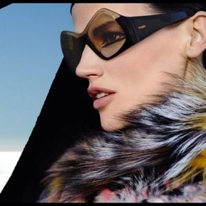 Fendi Sunglasses
FS5340 001 Black/Khaki